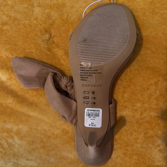 Tan heels - Picture 3 of 5